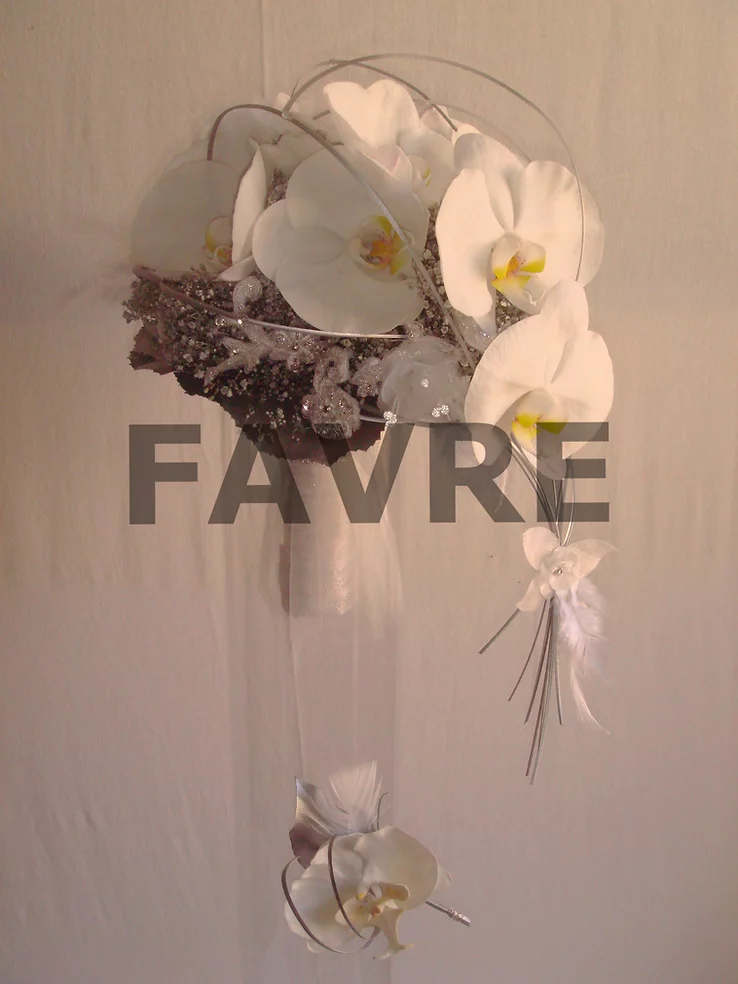 bouquet cascade fleurs blanches