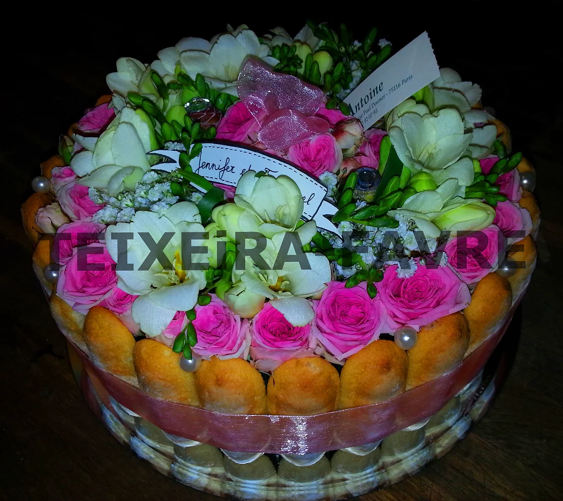 bouquet fleurs gateau fleuri rose et blanc