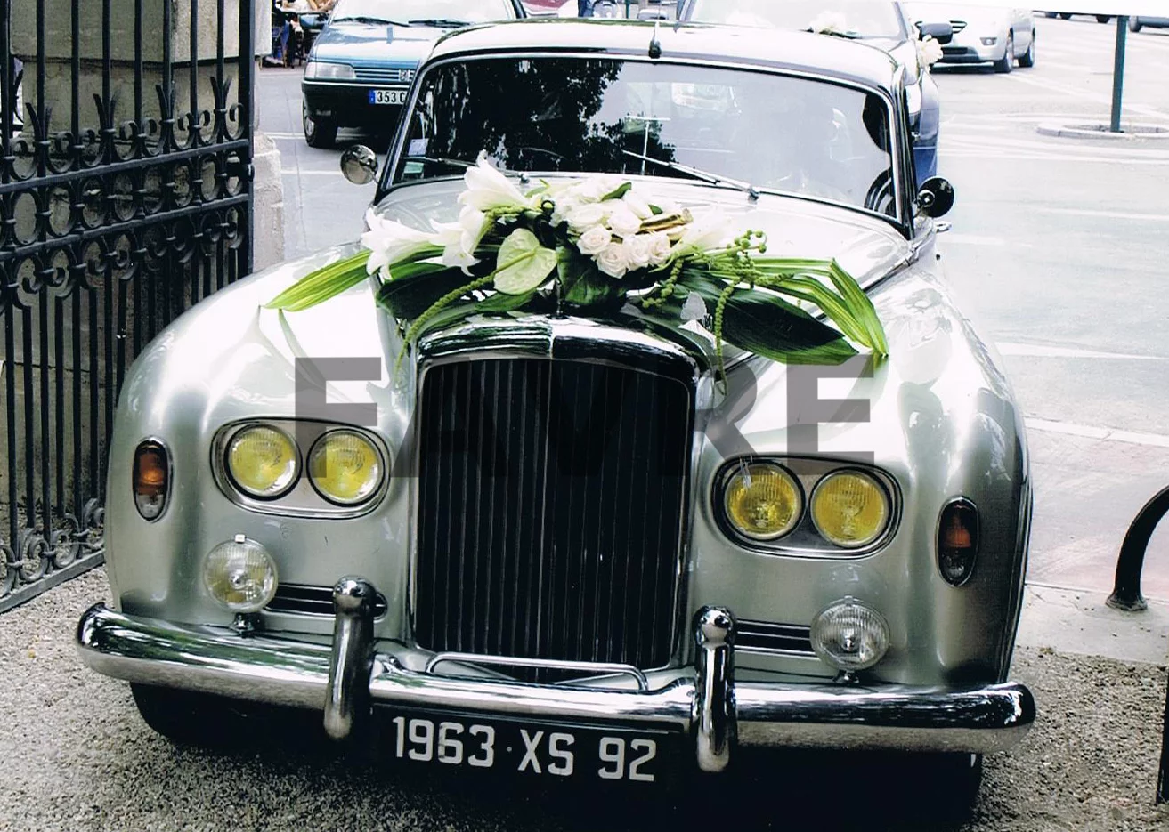 décor bouquet fleurs voiture 1