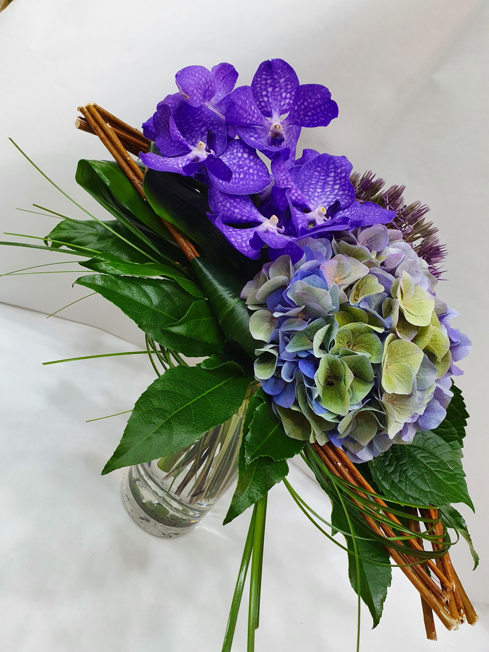 bouquet triangle fleurs violettes