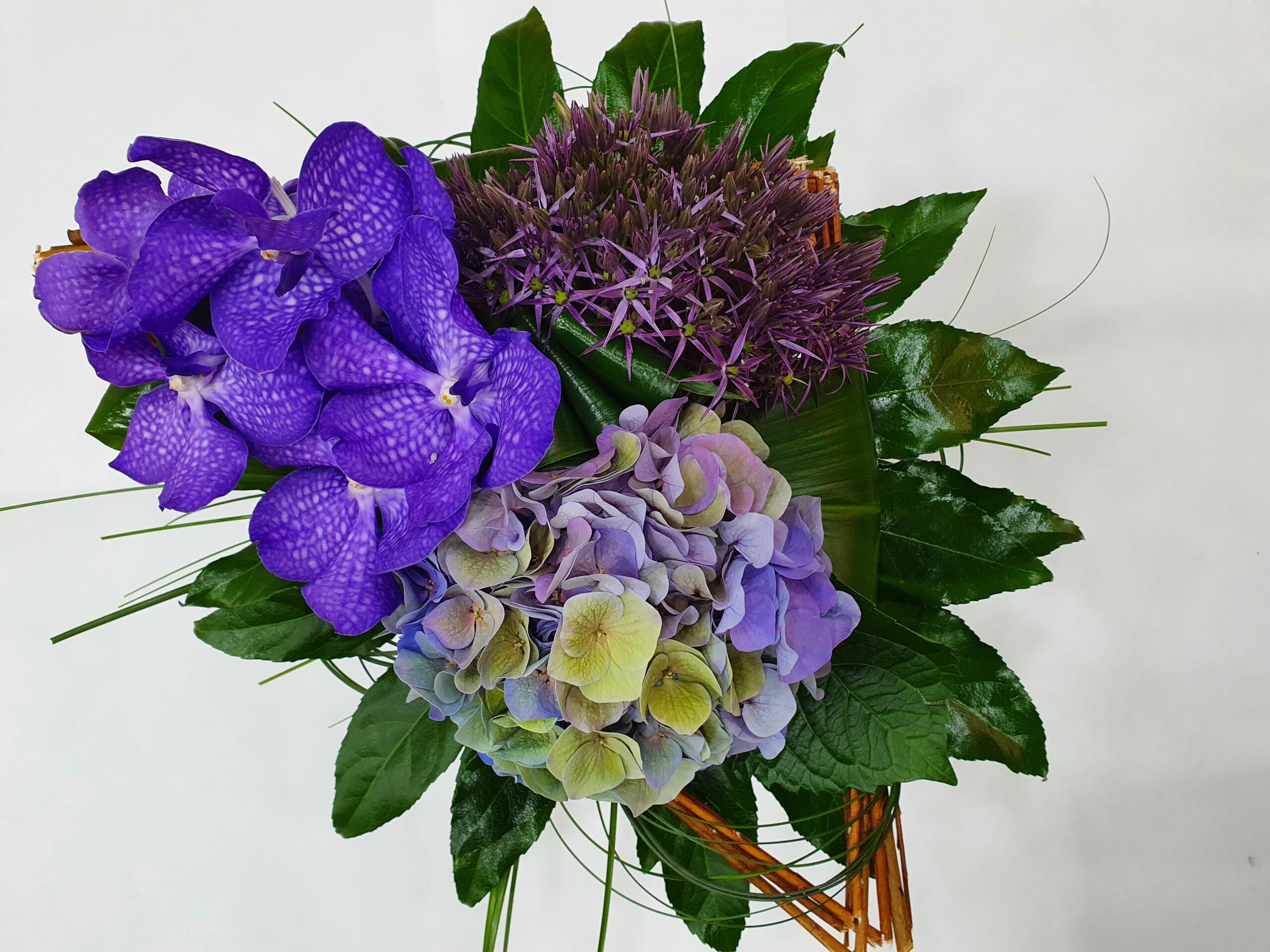 bouquet triangle fleurs violettes1